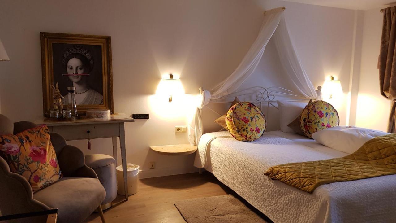 Das Kleine Hotel Iphofen, Fruehstueckszauber, No Waste, Nachhaltig, Nahe Aller Weingueter, Knauf Gips Kg Und Connekt, Kleines Secret Mit Garten & Terrassen, Tv Mirrorring, 55" Tv, Fine Dining, Hunde Willkommen 外观 照片