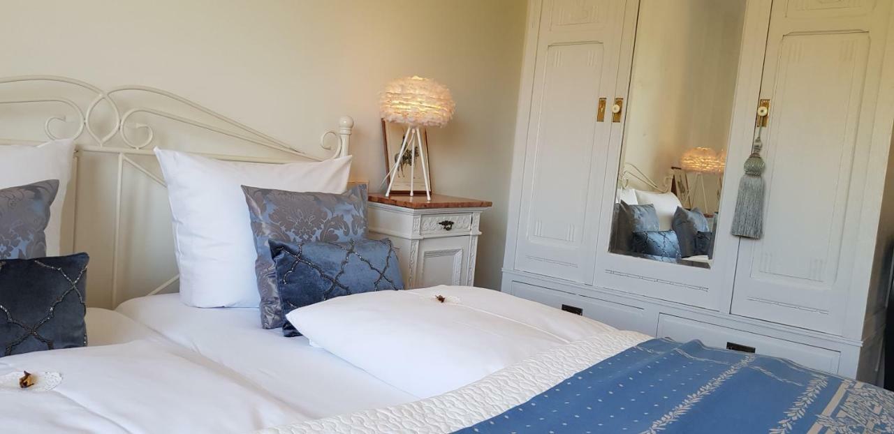 Das Kleine Hotel Iphofen, Fruehstueckszauber, No Waste, Nachhaltig, Nahe Aller Weingueter, Knauf Gips Kg Und Connekt, Kleines Secret Mit Garten & Terrassen, Tv Mirrorring, 55" Tv, Fine Dining, Hunde Willkommen 外观 照片