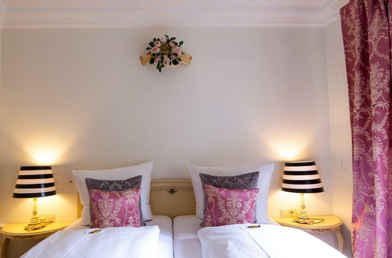 Das Kleine Hotel Iphofen, Fruehstueckszauber, No Waste, Nachhaltig, Nahe Aller Weingueter, Knauf Gips Kg Und Connekt, Kleines Secret Mit Garten & Terrassen, Tv Mirrorring, 55" Tv, Fine Dining, Hunde Willkommen 外观 照片